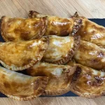 Empanadillas rellenas de pechuga de pollo y verduras