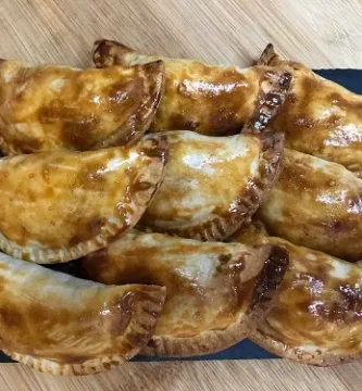 Empanadillas rellenas de pechuga de pollo y verduras