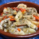 Espencat o aspancat de pimientos rojos, berenjena y bacalado desmigado.