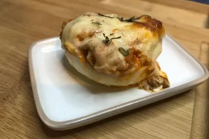 Huevos rellenos de carne picada