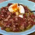 Ensalada murciana con huevo duro.